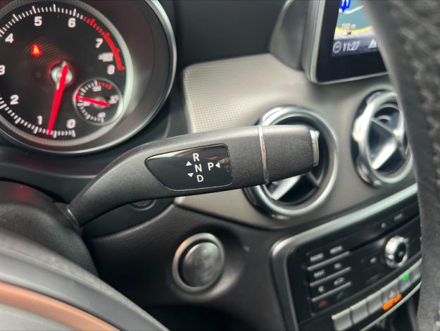 MERCEDES-BENZ GLA 180 Sensation  