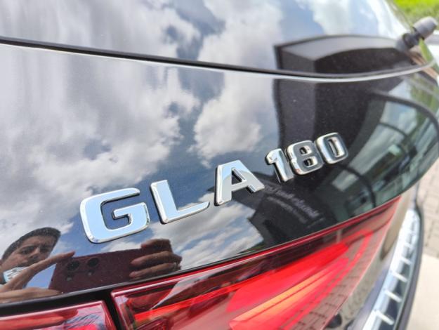 MERCEDES-BENZ GLA 180 d AMG Line - SAGA Huy (+32 85 23 69 00) 