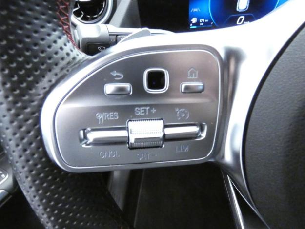 MERCEDES-BENZ GLA 200 d AMG Line  