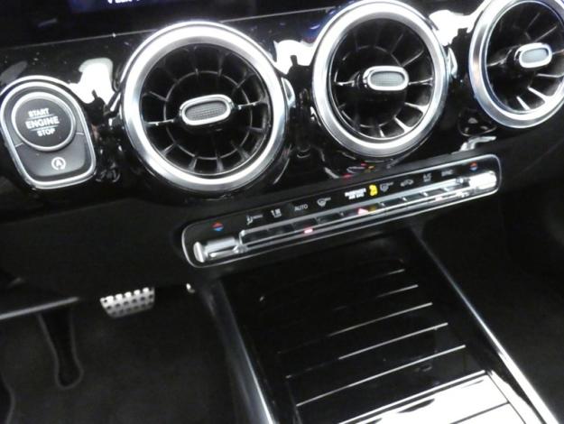 MERCEDES-BENZ GLA 200 d AMG Line  