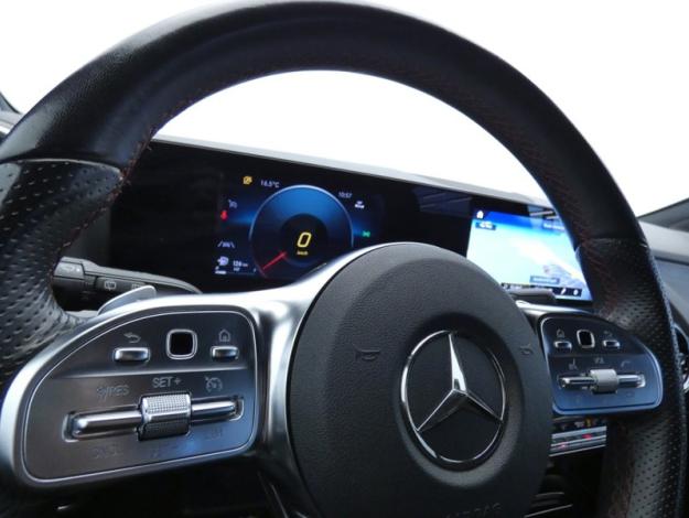 MERCEDES-BENZ GLA 200 d AMG Line  