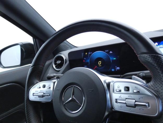 MERCEDES-BENZ GLA 200 d AMG Line  