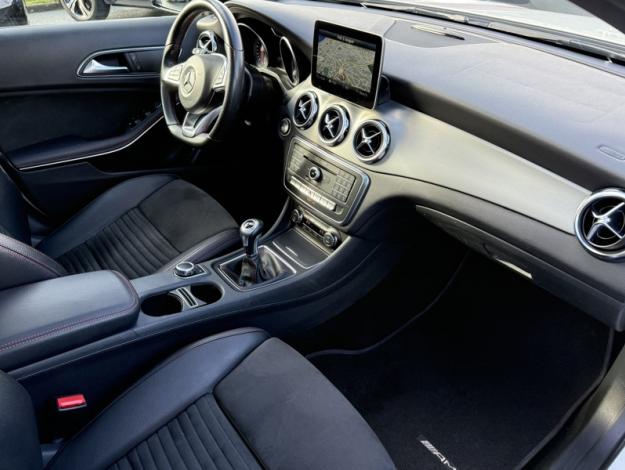 MERCEDES-BENZ GLA 180 Fascination  
