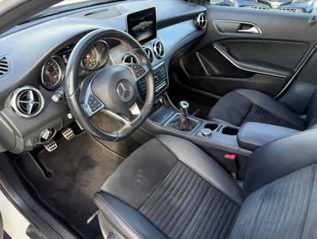 MERCEDES-BENZ GLA 180 Fascination  
