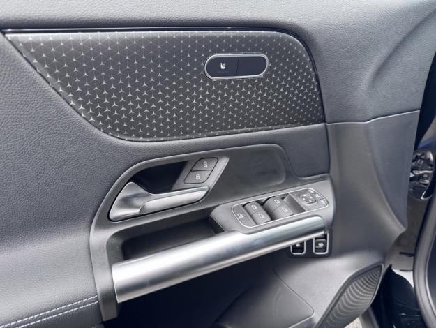 MERCEDES-BENZ GLA 250 e Hybrid EQ Business Line  GLA 250 e Hybrid EQ Business Line