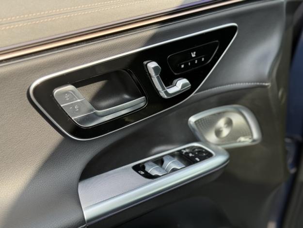 MERCEDES-BENZ EQE SUV 350+ AMG Line Toit Pano Burmester  