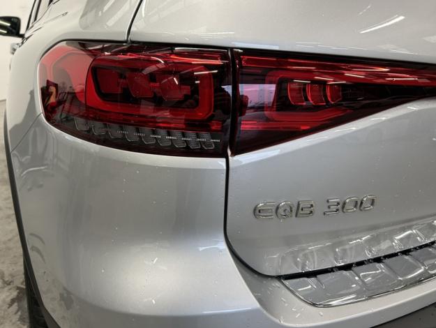 MERCEDES-BENZ EQB 300 4M AMG 7 places Toit Pano  