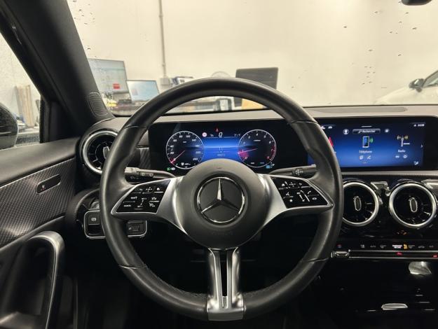 MERCEDES-BENZ A 180 Luxury Line  