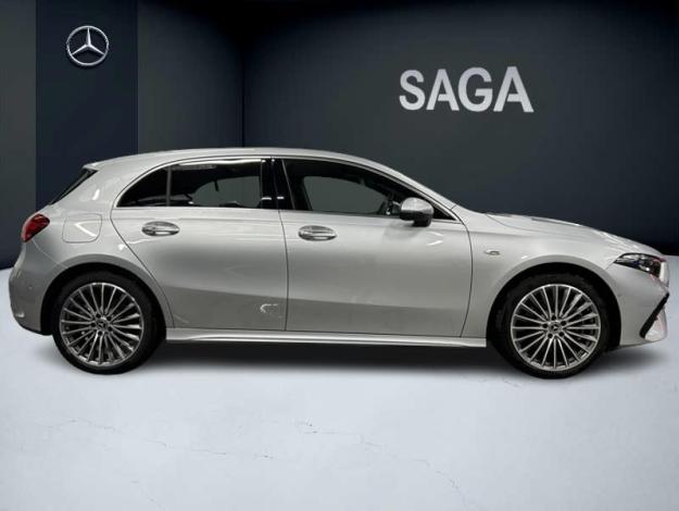 MERCEDES-BENZ A 250 e AMG Line Toit Pano 19p  