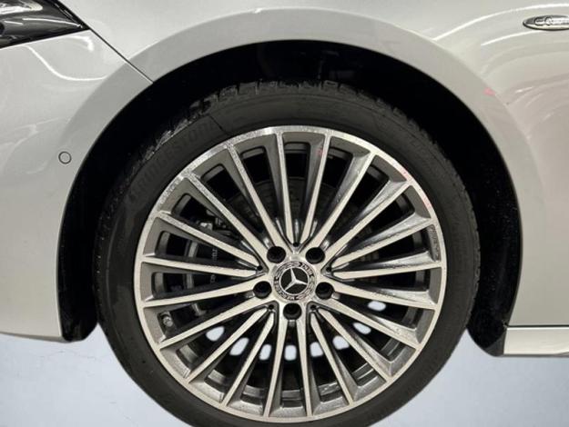 MERCEDES-BENZ A 250 e AMG Line Toit Pano 19p  