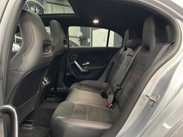 MERCEDES-BENZ A 250 e AMG Line Toit Pano 19p  