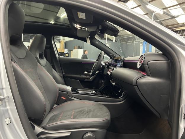 MERCEDES-BENZ A 250 e AMG Line Toit Pano 19p  