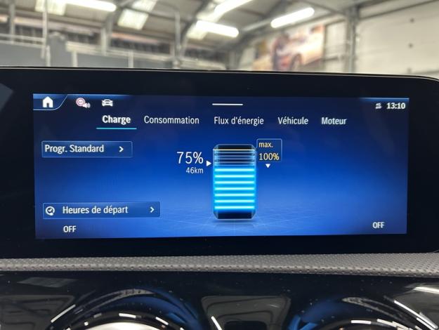 MERCEDES-BENZ A 250 e AMG Line Toit Pano 19p  