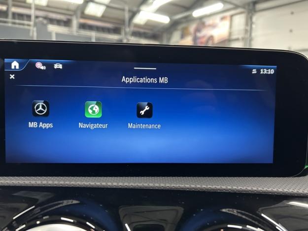 MERCEDES-BENZ A 250 e AMG Line Toit Pano 19p  