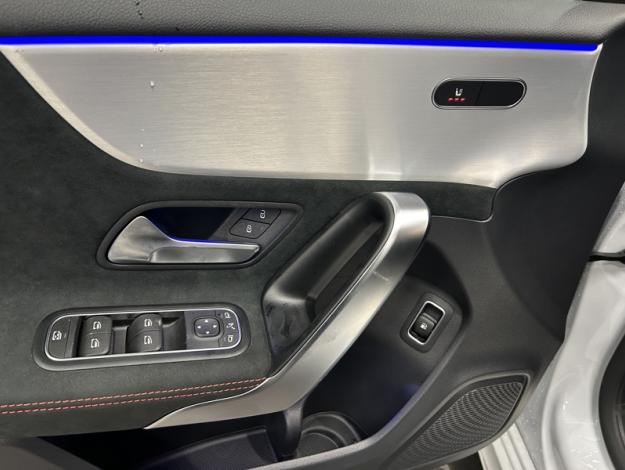 MERCEDES-BENZ A 250 e Berline AMG Pack Night  