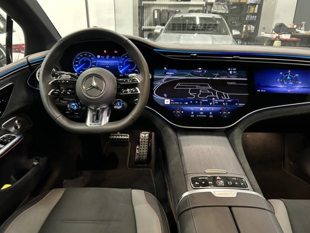 MERCEDES-BENZ EQE 43 AMG 4MATIC HyperScreen Pano  