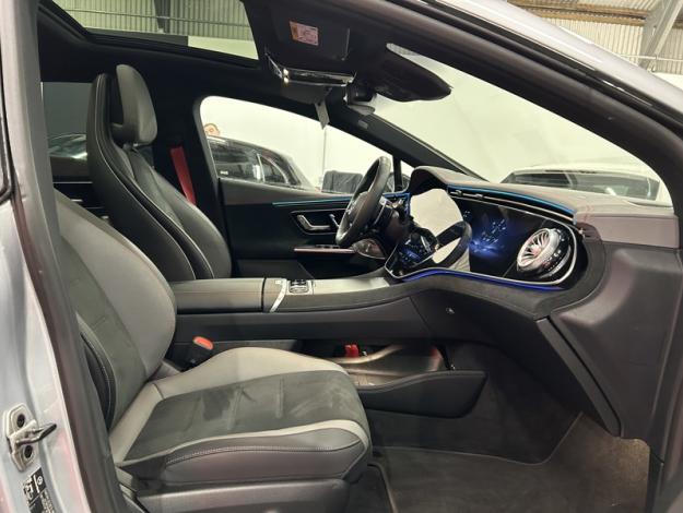 MERCEDES-BENZ EQE 43 AMG 4MATIC HyperScreen Pano  