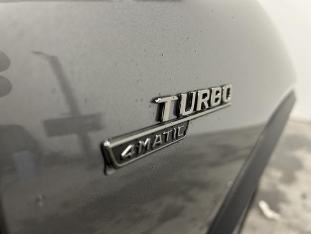 MERCEDES-BENZ GLB 35 AMG 4Matic Pano Attelage Facelift  