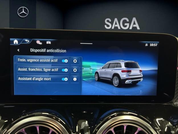 MERCEDES-BENZ GLB 35 AMG 4Matic Pano Attelage Facelift  