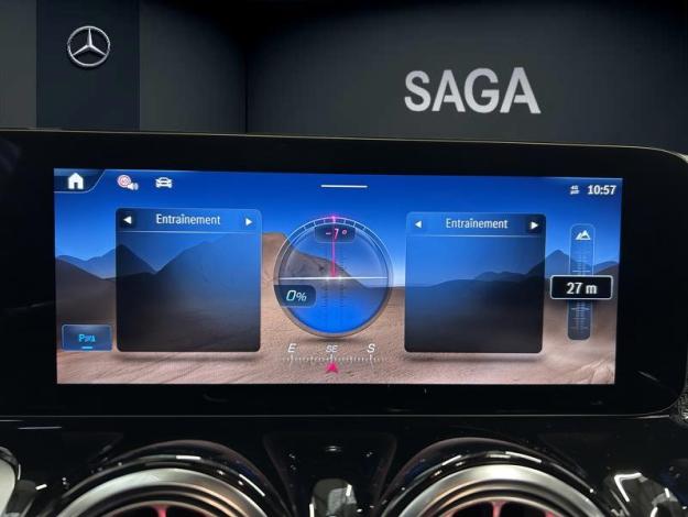 MERCEDES-BENZ GLB 35 AMG 4Matic Pano Attelage Facelift  