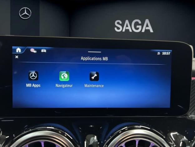 MERCEDES-BENZ GLB 35 AMG 4Matic Pano Attelage Facelift  