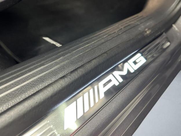 MERCEDES-BENZ GLB 35 AMG 4Matic Pano Attelage Facelift  