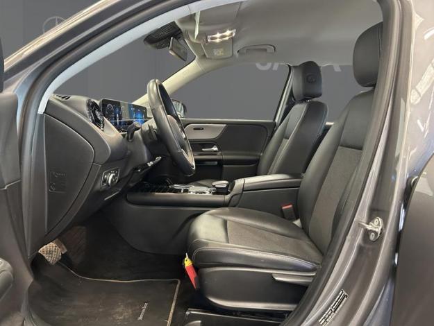 MERCEDES-BENZ GLB GLB 180 d Business Solution