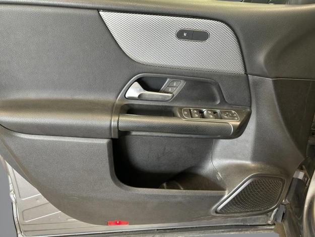 MERCEDES-BENZ GLB GLB 180 d Business Solution