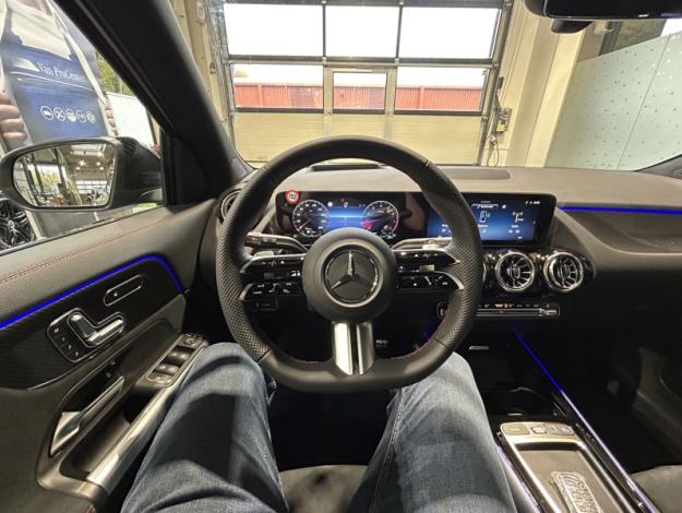 MERCEDES-BENZ GLA 180   Star Edition