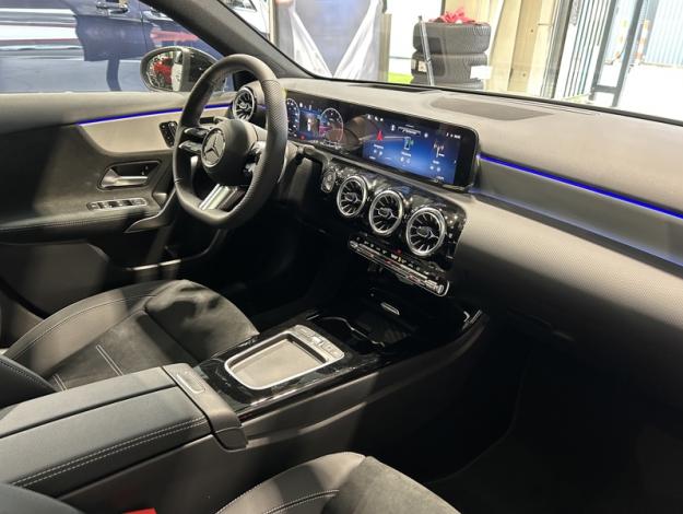 MERCEDES-BENZ A 180 d  AMG Line