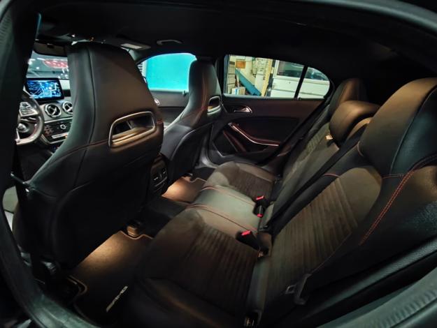 MERCEDES-BENZ GLA 180 AMG Pack Night  