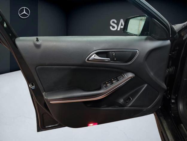 MERCEDES-BENZ GLA 180 AMG Pack Night  