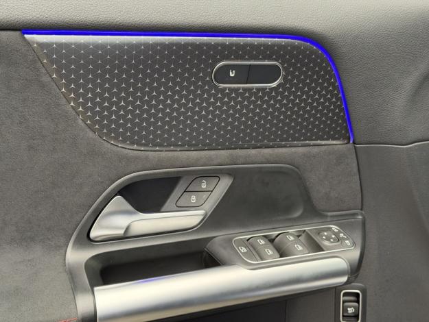 MERCEDES-BENZ EQA EQA 300 4MATIC