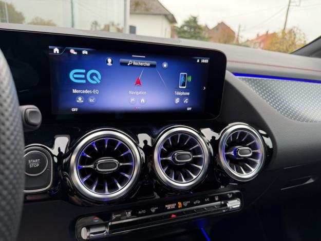 MERCEDES-BENZ EQA EQA 300 4MATIC