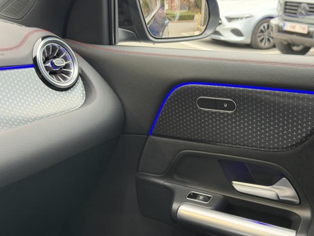 MERCEDES-BENZ EQA EQA 300 4MATIC