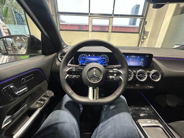 MERCEDES-BENZ EQA 250 +  Business Star Edition