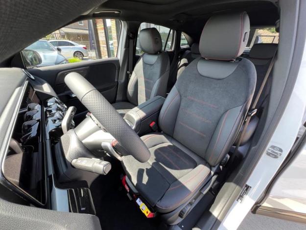 MERCEDES-BENZ GLA 180 Star Edition - SAGA Huy (+32 85 23 69 00) 