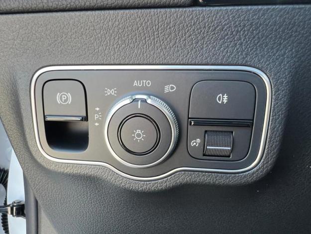 MERCEDES-BENZ GLA 180 Star Edition - SAGA Huy (+32 85 23 69 00) 