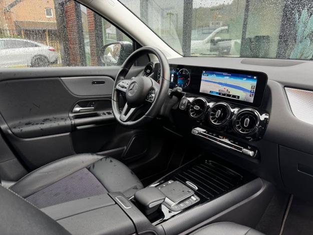 MERCEDES-BENZ GLA 180 d Business Solution   