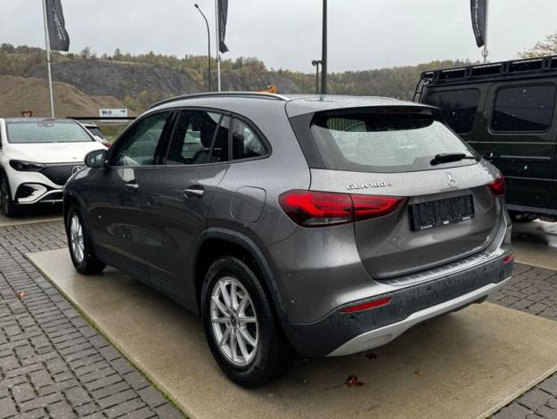MERCEDES-BENZ GLA 180 d Business Solution   