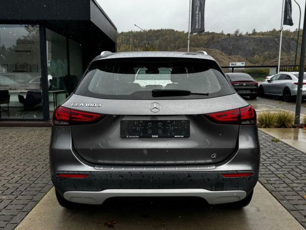 MERCEDES-BENZ GLA 180 d Business Solution   