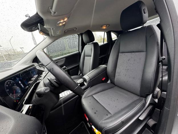 MERCEDES-BENZ GLA 180 d Business Solution   