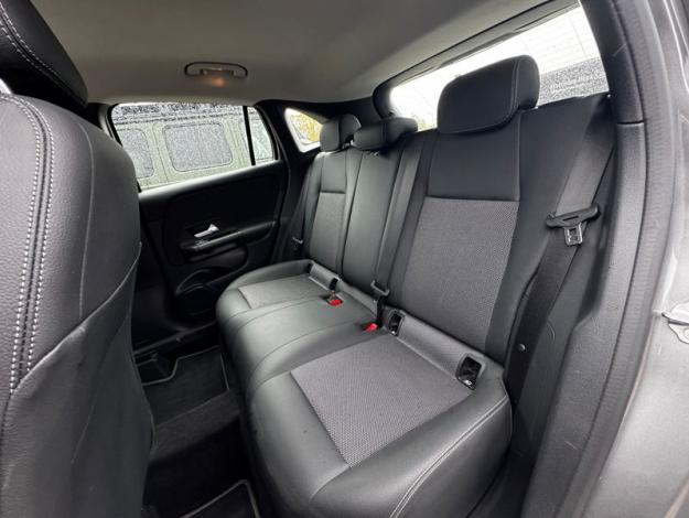 MERCEDES-BENZ GLA 180 d Business Solution   