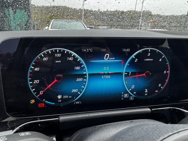 MERCEDES-BENZ GLA 180 d Business Solution   