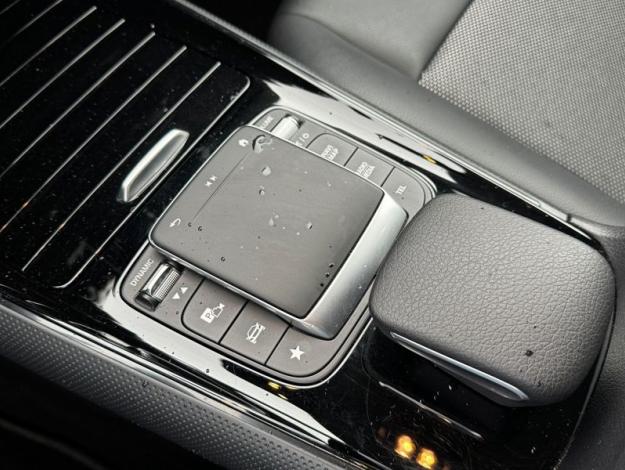 MERCEDES-BENZ GLA 180 d Business Solution   