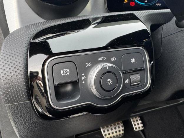 MERCEDES-BENZ CLA 200 d AMG Line    