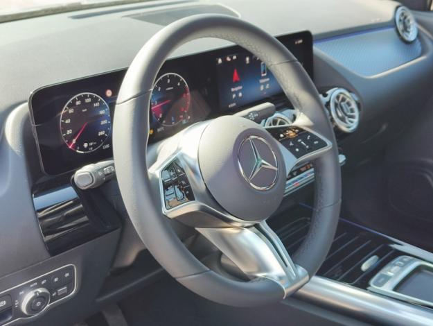 MERCEDES-BENZ GLA 180 Cyber Edition  GLA 180 Cyber Edition