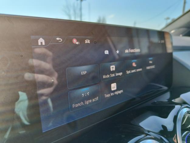 MERCEDES-BENZ GLA 180 Cyber Edition  GLA 180 Cyber Edition