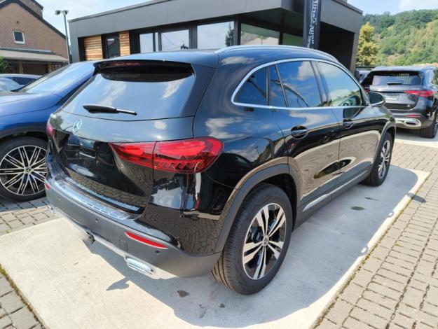 MERCEDES-BENZ GLA 180 Cyber Edition  GLA 180 Cyber Edition