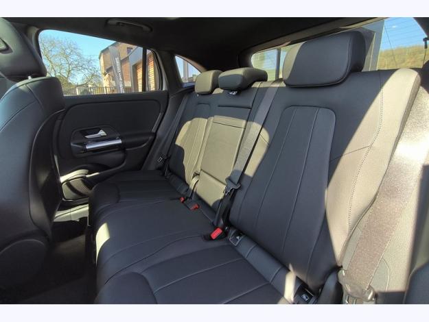 MERCEDES-BENZ GLA 180 Cyber Edition  GLA 180 Cyber Edition